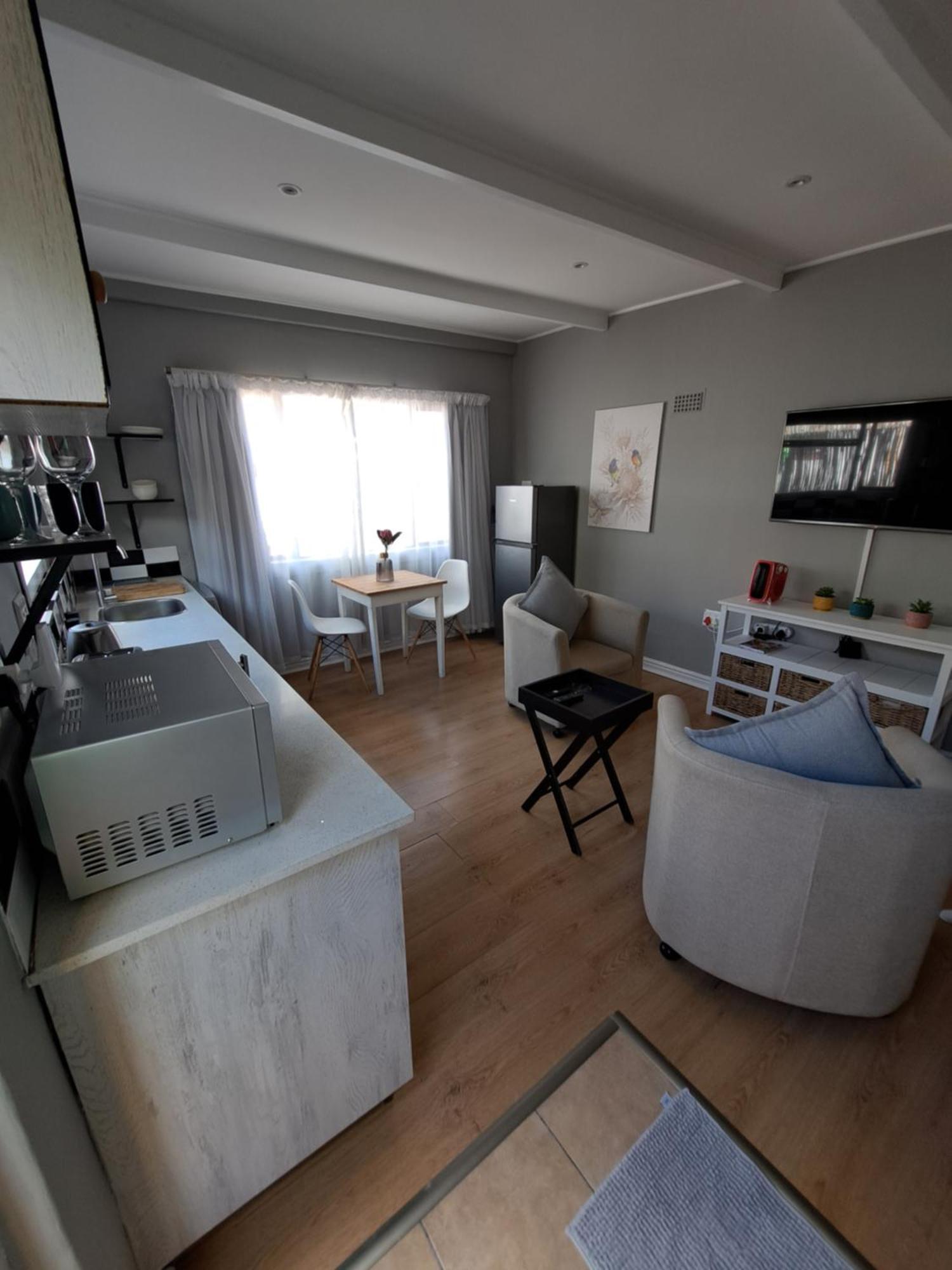 Mons Pes In Lakeside Holiday home Cape Town