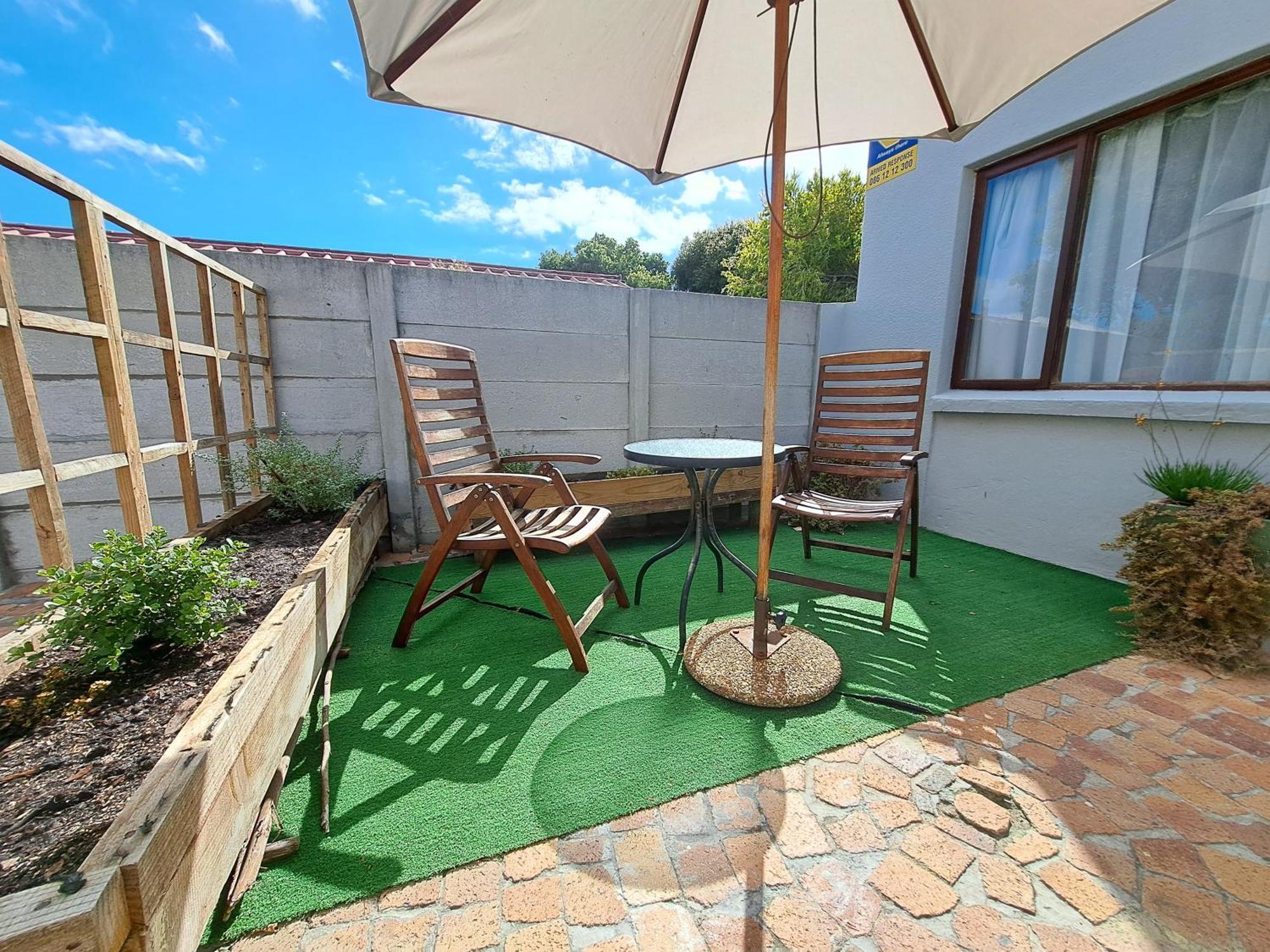 Mons Pes In Lakeside Holiday home *
